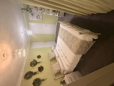 Double ensuite bedroom- furnished 700pm Main Photo