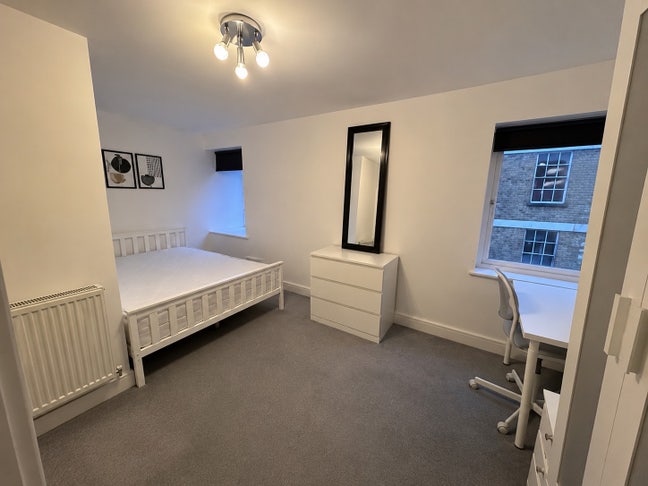 📸Large Double Room In Aldgate E1| Living Room  Main Photo