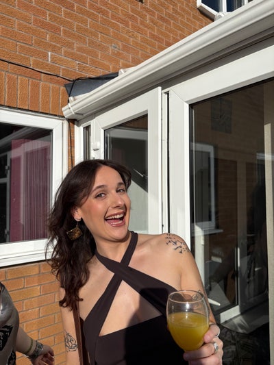 Hey! I’m a 25-year old Welsh girly looking ... Main Photo