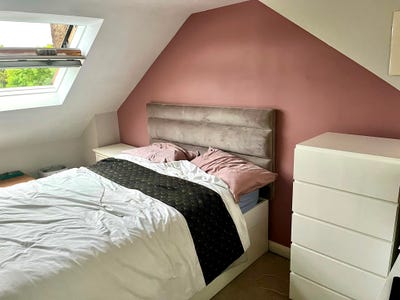 Double loft bedroom in family home (Shortlands) Main Photo