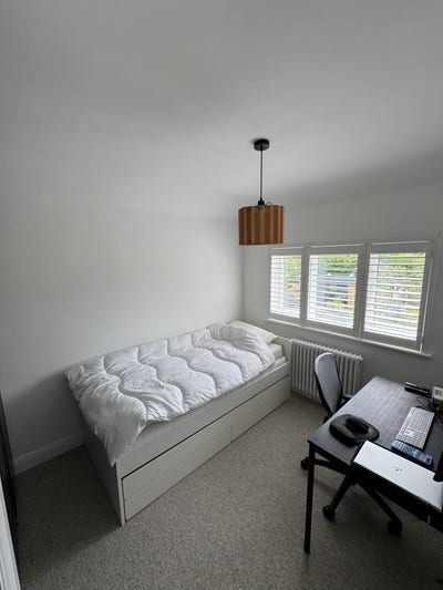 2 Rms available 3 min walk from Loughton Station Main Photo