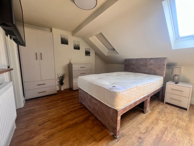 Luxury Ensuite Room | Deposit Free Option Main Photo