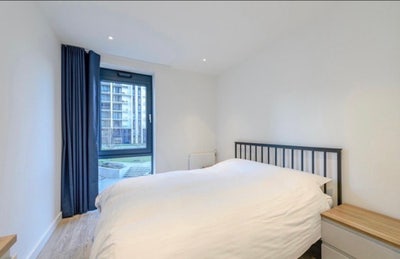 Bright Double Room- 3 min walk to wembley station  Main Photo