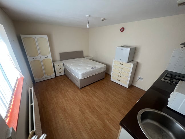 Double studio room for rent.  Main Photo