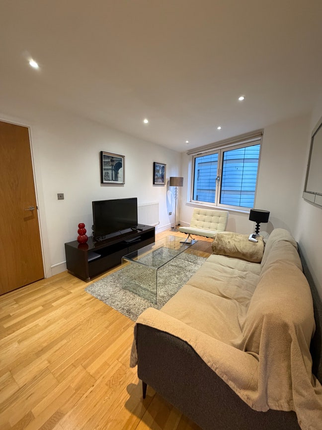 NEW flat Canary Wharf Main Photo