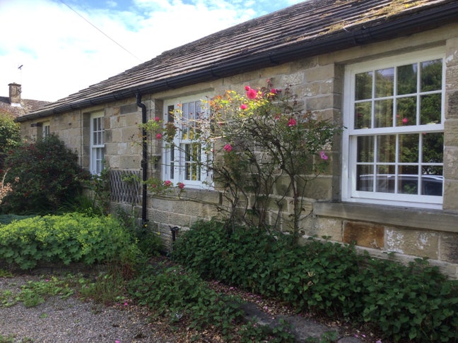 Lodger required to share cosy Cottage in Harewood Main Photo