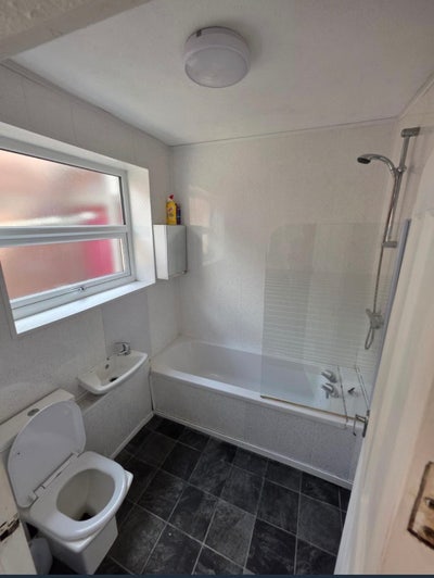 Room available in 3 bed house- Middlesborough- TS1 Main Photo