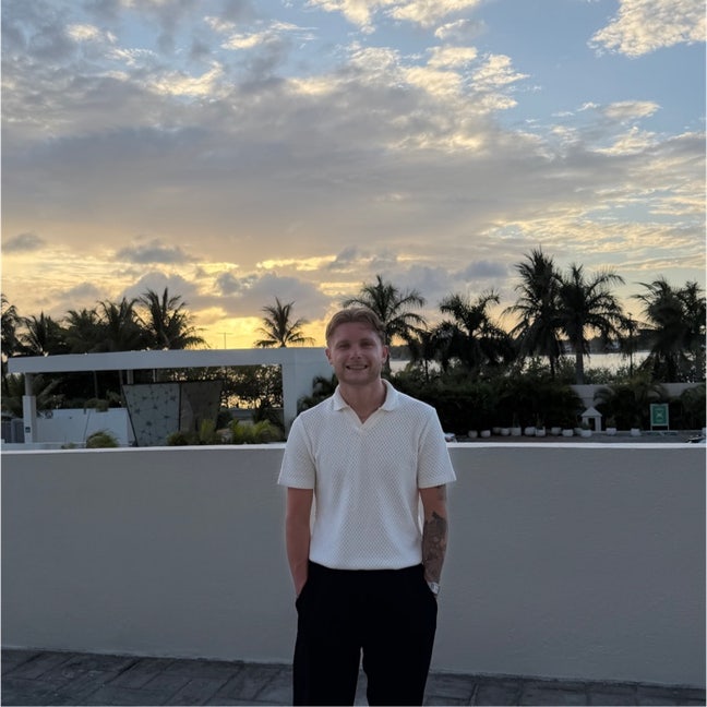 I am 26 years old looking to move into an apa... Main Photo