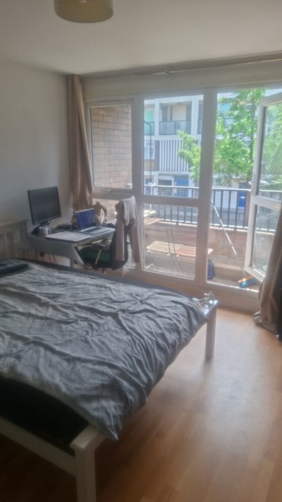 En-suite room with a private balcony in Homerton Main Photo