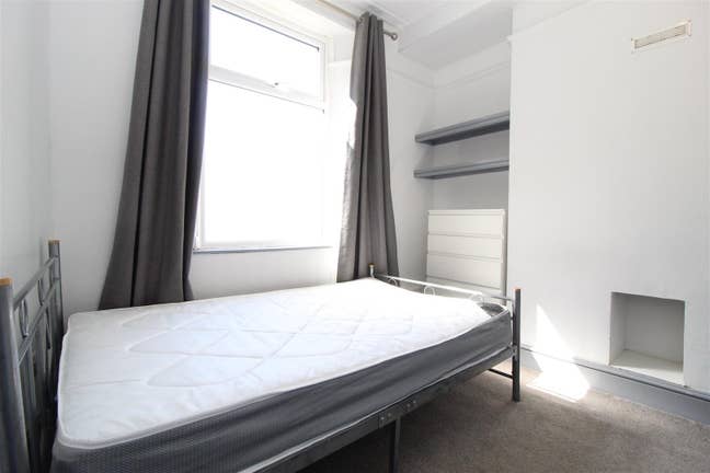 Immaculate ensuite double bedroom in Pudsey Main Photo