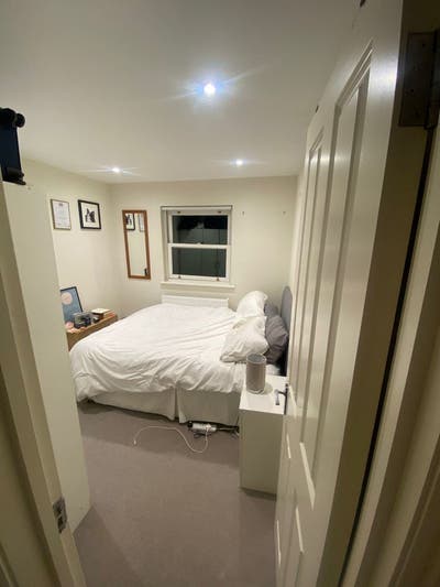 Double Room In a Friendly House- well connected Main Photo