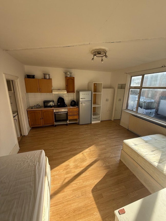 🏡 Studio Flat to Let in Willesden Green   Main Photo