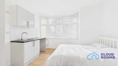 Semi Kitchen & EnSuite – SE12 🏠Greenwich / Eltham Main Photo