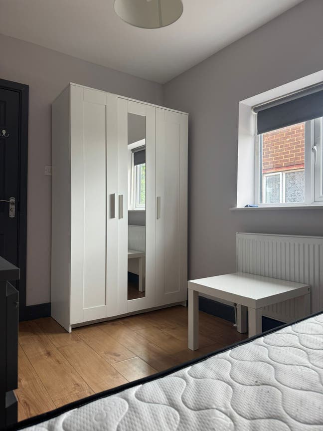 Single room available to rent in Grays Main Photo