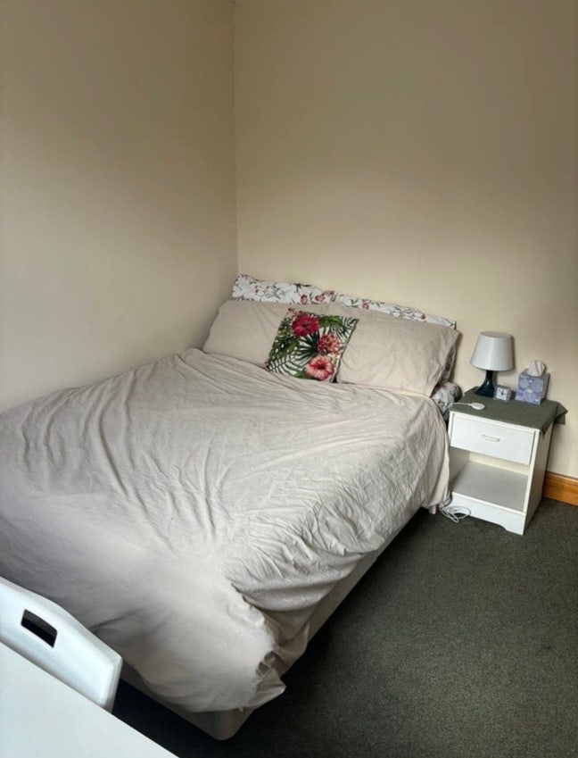Availible now | Bright and Spacious Double Room Main Photo