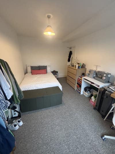 Large top floor room available  1 August - &pound;645 Main Photo