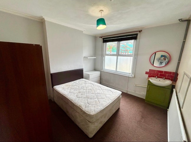 Low Priced Room Main Photo