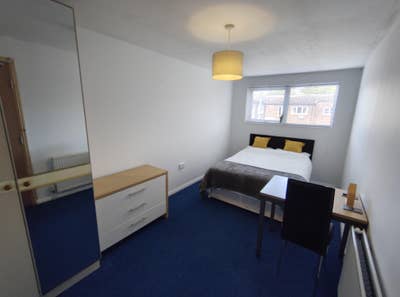 🎈Room with ensuite walking distance to hospital🎈 Main Photo