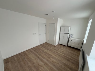 Spacious Double Room Available – 2 Bed House Main Photo