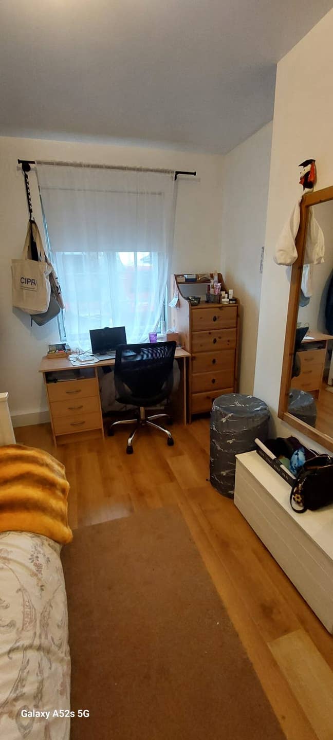 Bright room in a beautiful flat Main Photo