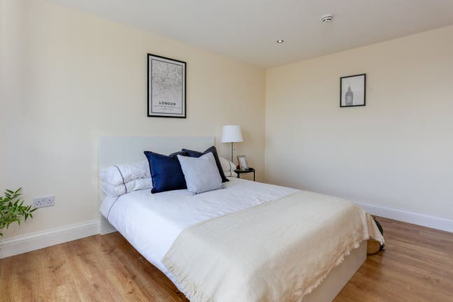 Double room / Close to Brent Cross  Main Photo