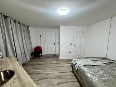2 Rooms Available & 5 Studios Available Now Main Photo