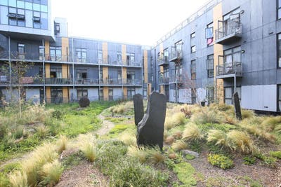 Stunning 2 bedroom apartment is Sussex Way N7 Main Photo