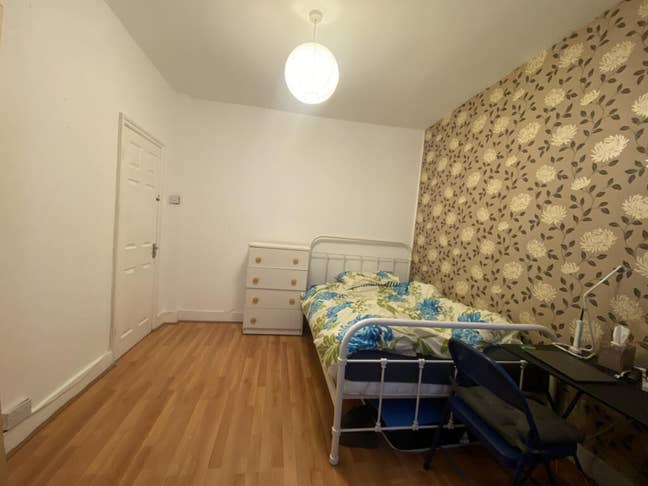 All Bills Included-Furnished-Close to Underground Main Photo