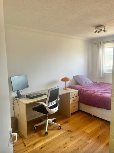 Spacious Double Room Available Now! Main Photo