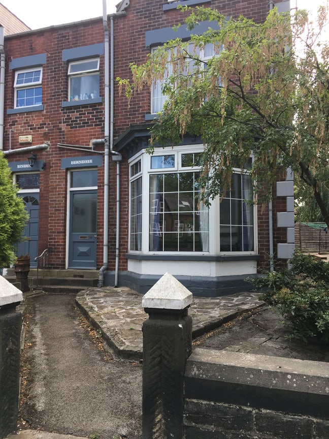 Sunny single room in professional 6 bed share Main Photo