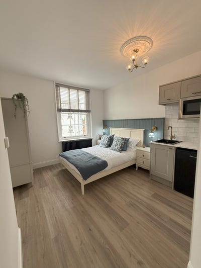 Stunning Studio & Double En-Suites - All Bills Inc Main Photo