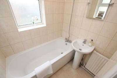 Modern 1-Bedroom Apartment in Newark Street Main Photo