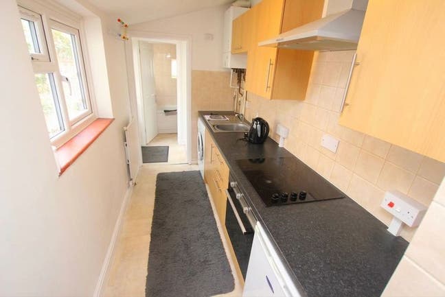 Modern 1-Bedroom Apartment in Newark Street Main Photo