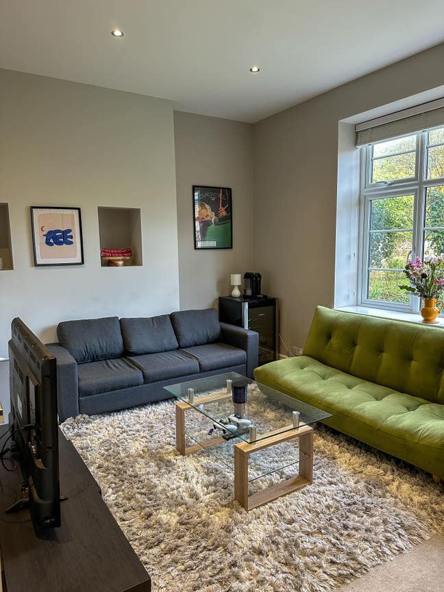 Double room in a modern flat in Spencer Park Main Photo