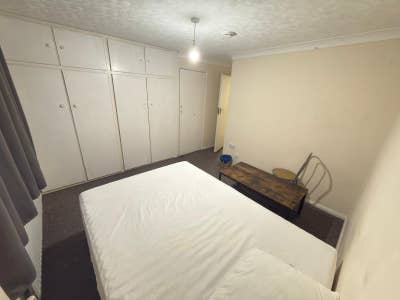 We have two double rooms available in TW5  Main Photo
