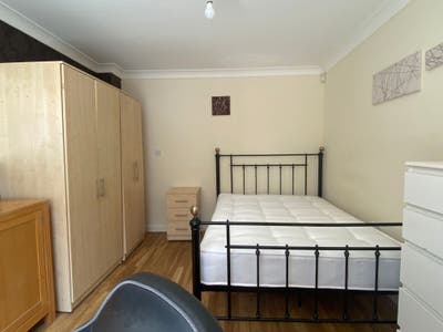 Comfy Double Room nr Marks Farm/A120 Main Photo