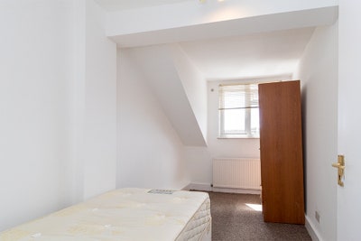 Bright 2 Bed Flat in Cricklewood, NW2 Main Photo