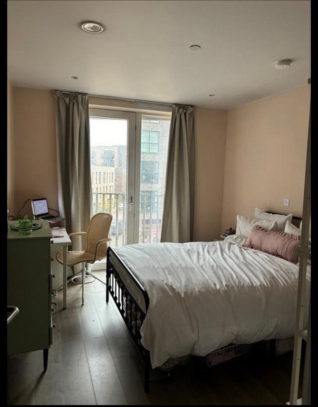 Room available in girls house Main Photo