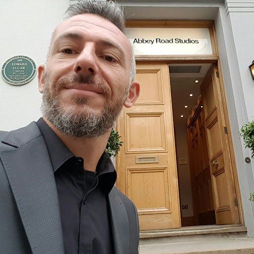 Professional Male seeks a double room Main Photo