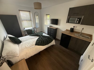 All Bills Included !! Hmo with Kitchenettes Main Photo