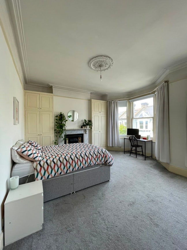Gorgeous double room near Brockwell Park Main Photo