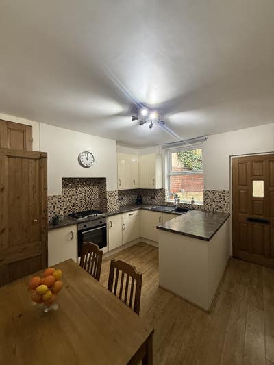 Double Room Available in Friendly Crookes Home Main Photo