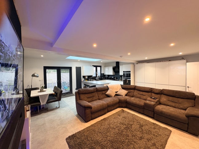     Luxury En-Suite Rooms | Parking & Gym Main Photo