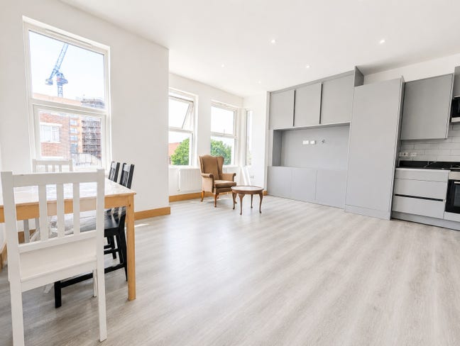 West Hendon Modern 2 Bed – Students Welcome Main Photo