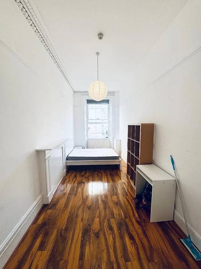 Extra Large Bedsit (Bills Included) Available Now! Main Photo