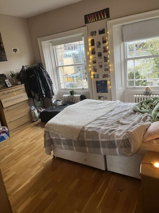 3 rooms to let in a large house by the NCL med sch Main Photo