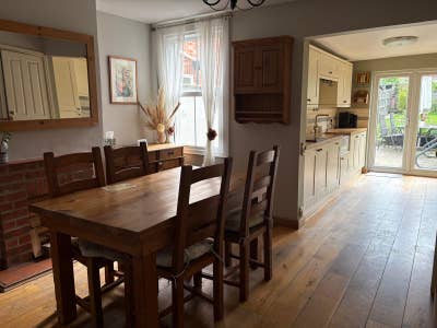 OX4 Chaming Four Bedroom House, End of Terrace Main Photo