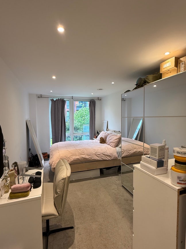 Girls Nights, Takeaways & a beautiful flat!  Main Photo