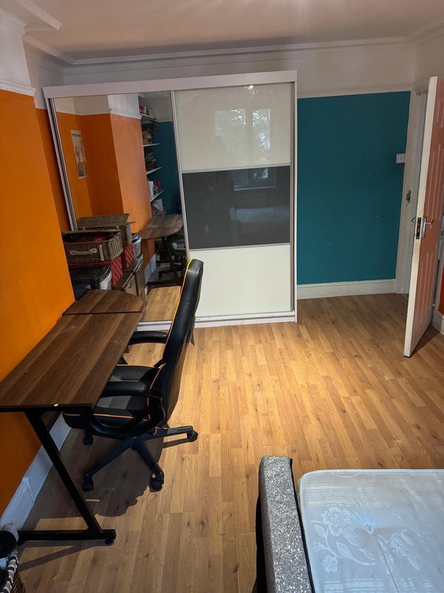 Triple room available  Main Photo
