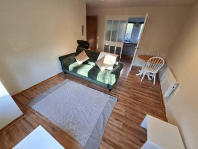 Double bedroom available in a shared female flat Main Photo